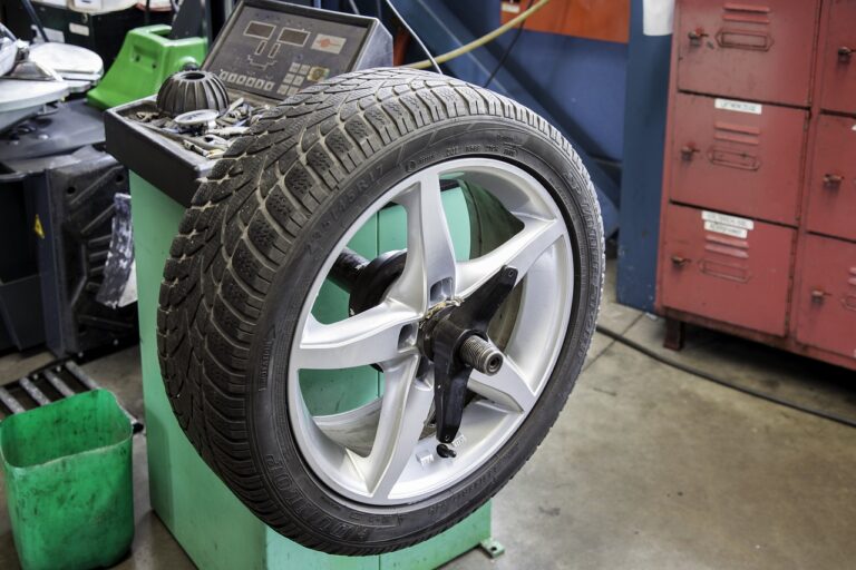 tire, automobile, workshop-1749597.jpg